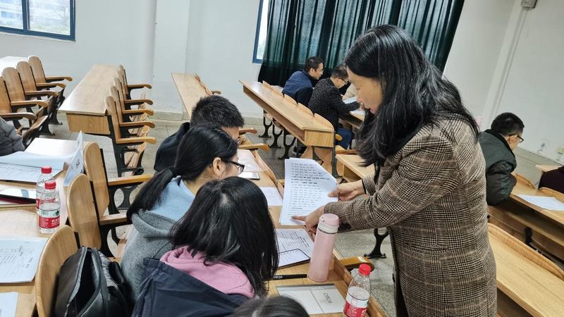 根据我国相关规定，自考本科申请学位证的时间限制如下：