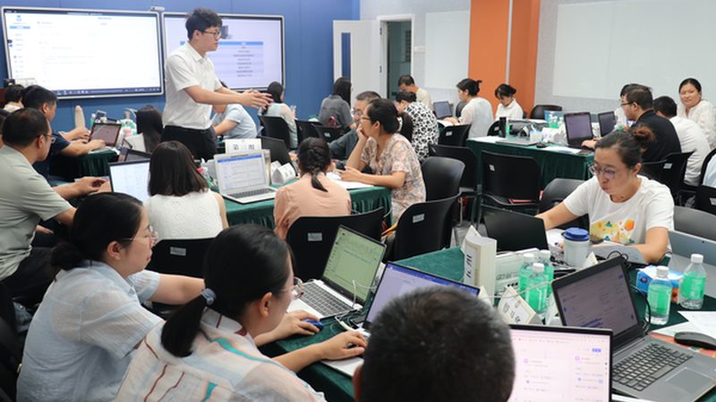 如何选择靠谱的心理咨询师线上培训机构？**